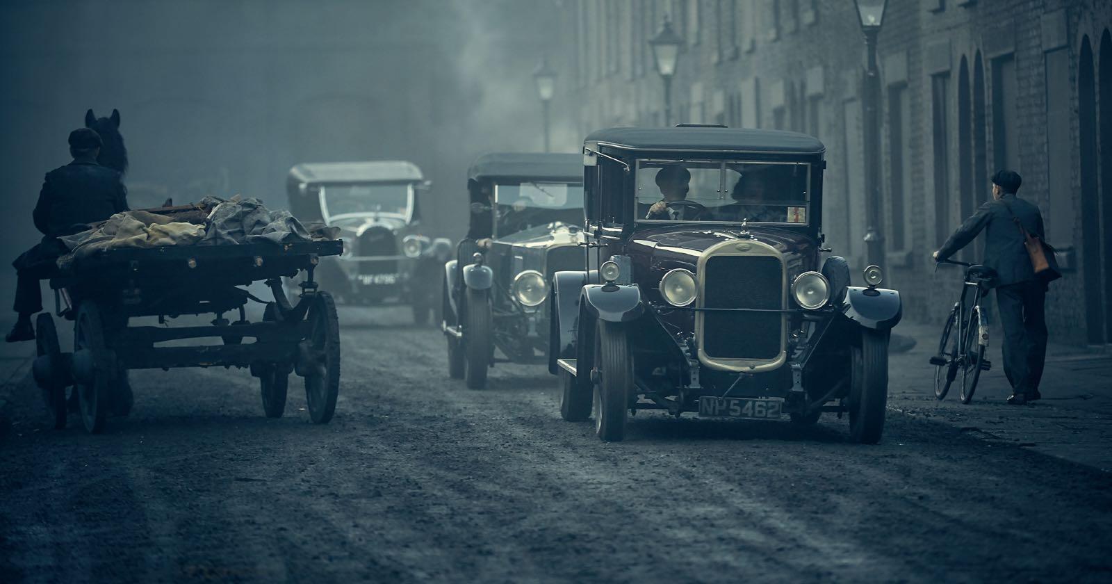 Las calles de Birmingham en los años 20. Escena de Peaky Blinders.
