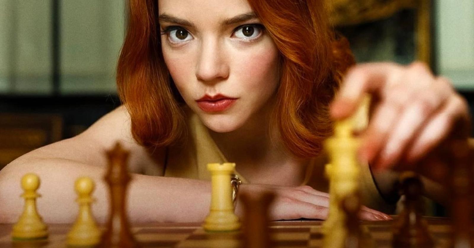 Beth Harmon (Anya Taylor-Joy) en Gambito de Dama, una serie de Netlflix sobre ajedrez.