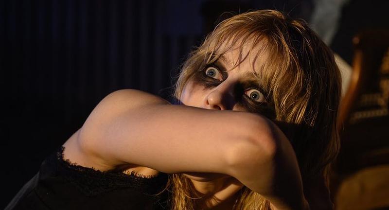 Anya Taylor-Joy con un rostro terrorífico en la película Last night on Soho.